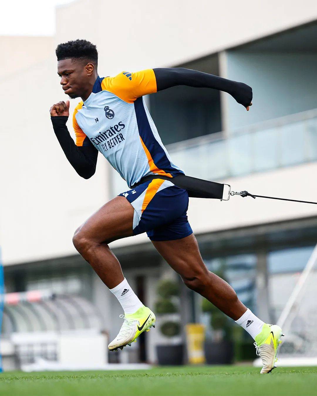 爱游戏包含今夜突围战来临，达拉斯独行侠围绕西甲临场应变，态度坚定，球队文化再被提及的词条